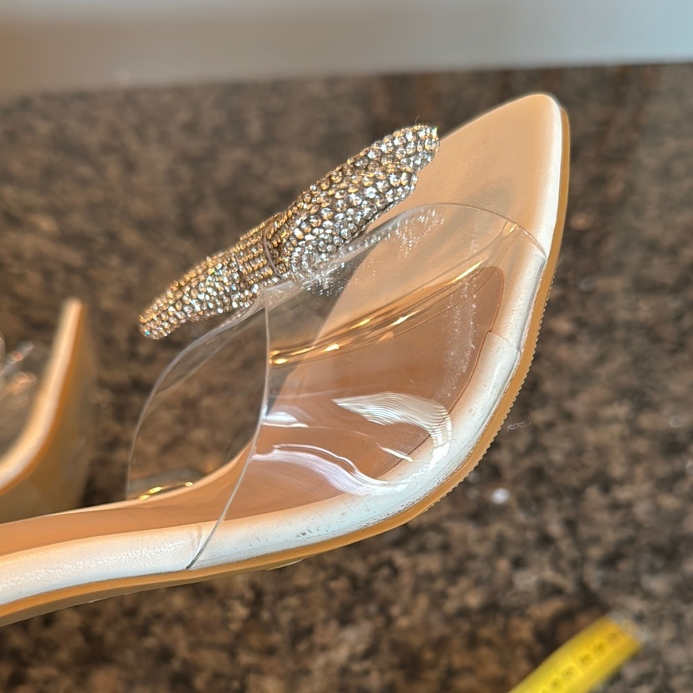 Journee Collection Women's Cream white with silver bows Heeled Sandals NWOT 9 - Picture 7 of 8
